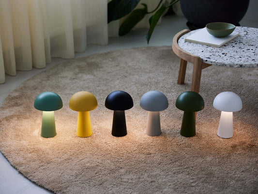 Verschillende kleuren tafellamp Move ME op een rij